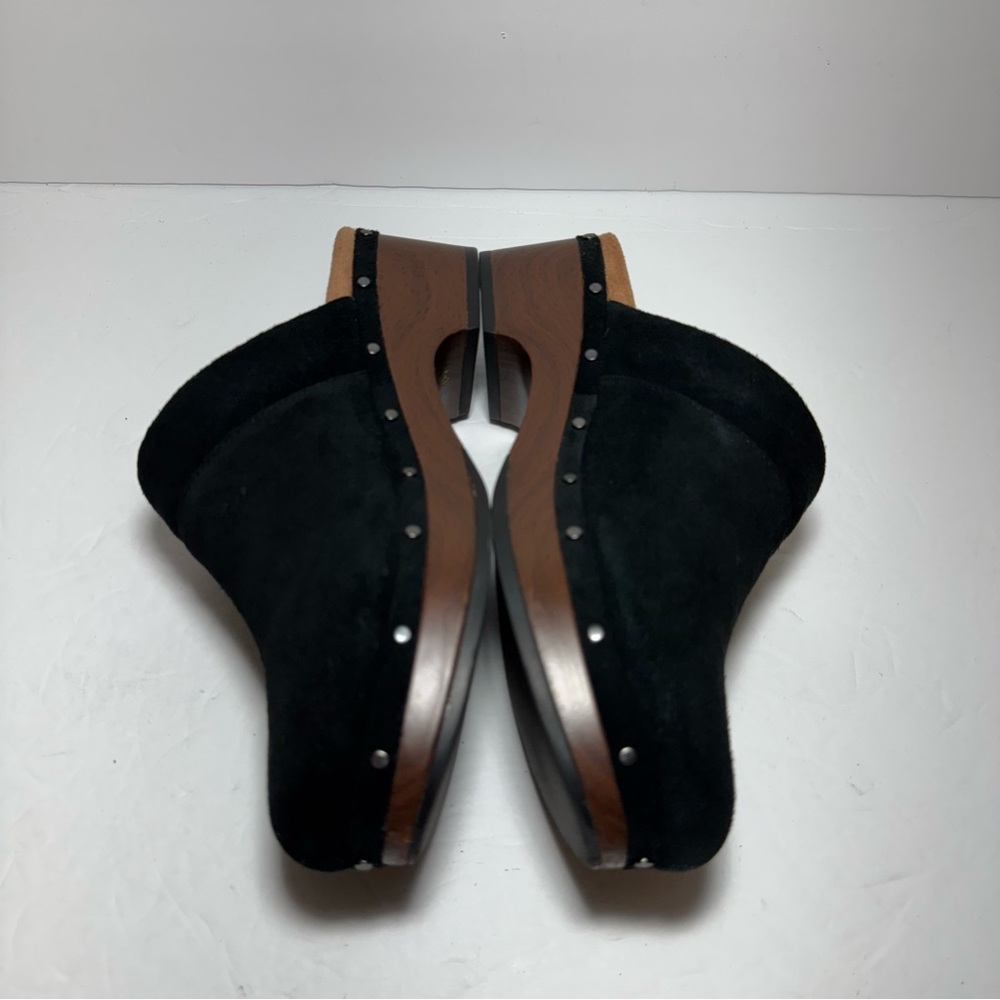 Vionic Kacie Black Suede Stud
Detailed Women's Size 7 Clogs
Slip-On Mules - Picture 7 of 16
